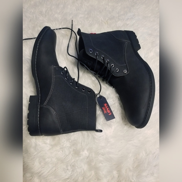 Levi's Other - Levi's Mens Black Chukka Boot